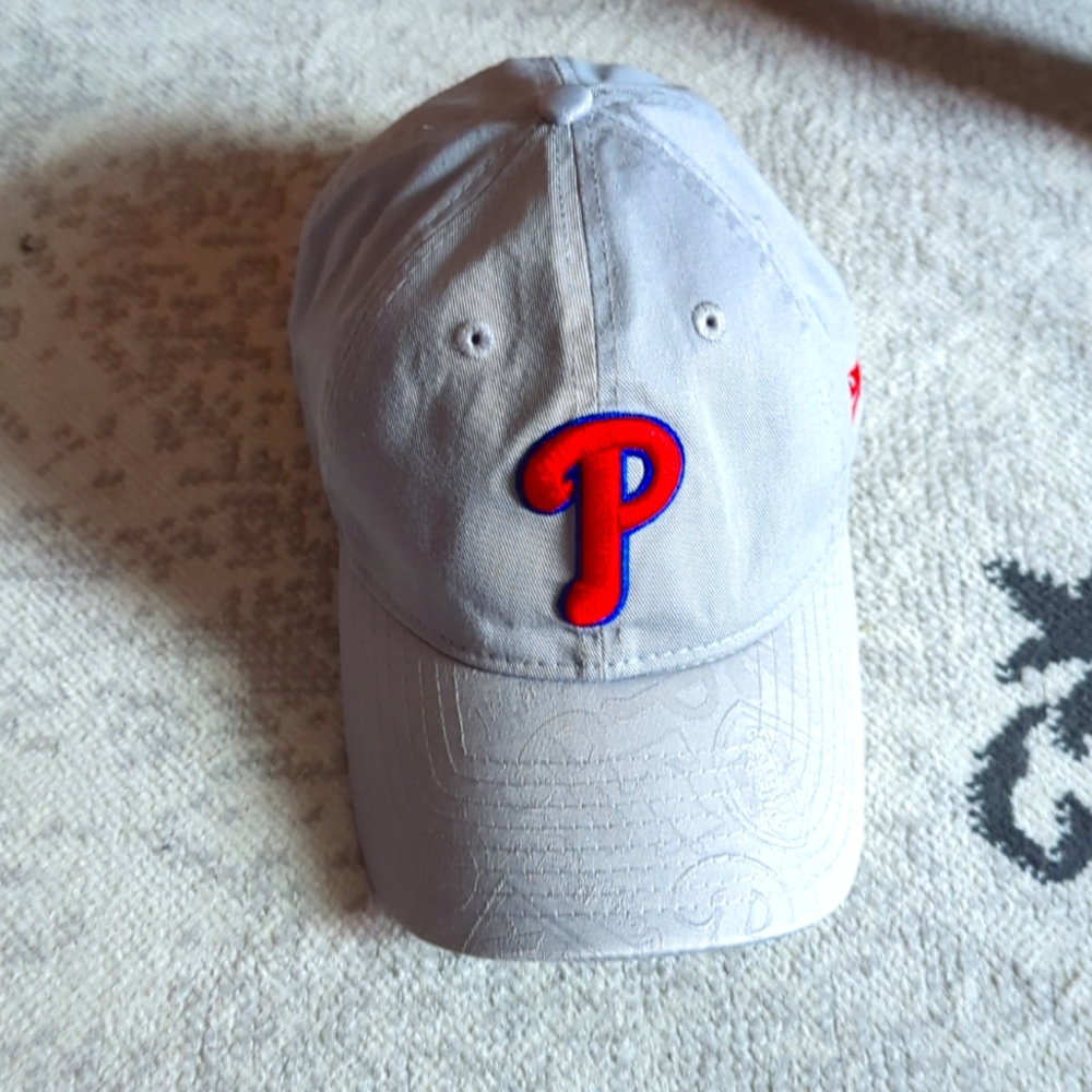 Phillies cap NWOT